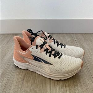 NEW Altra ‘W Torin 6’ Trail Running Shoes in White